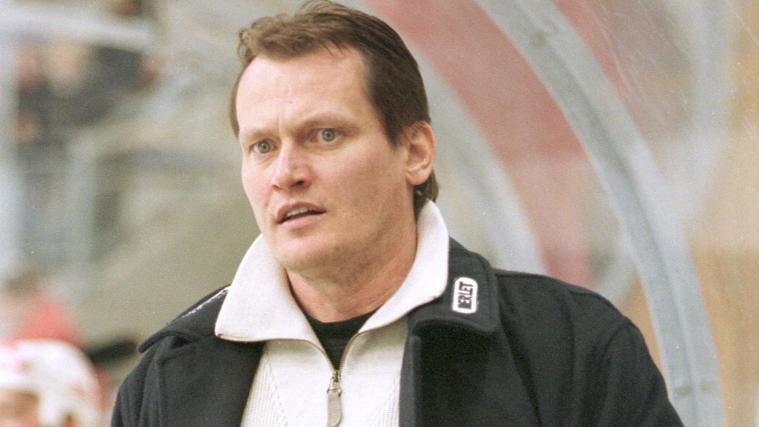 In der Saison 1998/99 stand Miroslav Frycer hinter der Bande des HC Meran und führte diesen zum 2. Meistertitel in der Vereinsgeschichte.