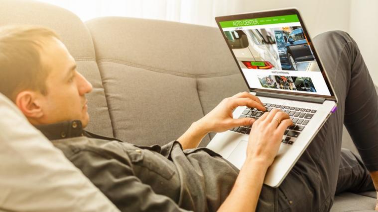 In der virtuellen Welt ein verlockendes Angebot, in Wirklichkeit aber knallharter Betrug: Auch beim Autokauf im Internet ist Vorsicht angebracht.