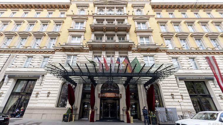 In Wien wird hinter verschlossenen Türen im Grand Hotel verhandelt.