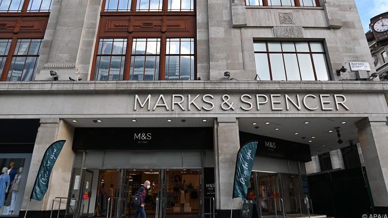 Marks and Spencer will "Colin the Caterpillar" schützen.
