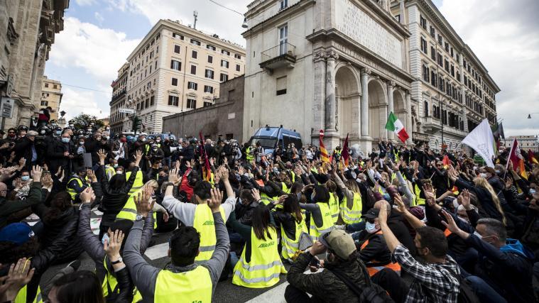 Mitarbeiter von Alitalia gingen in Rom auf die Straße.