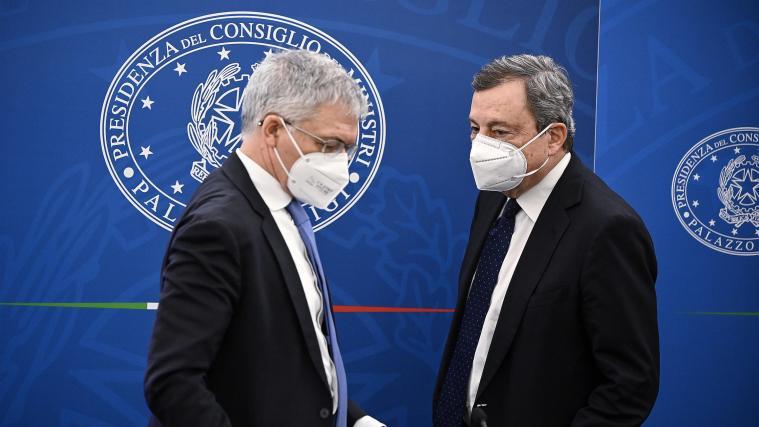 Premier Mario Draghi und Wirtschaftsminister Daniele Franco stellten den Beschluss vor.