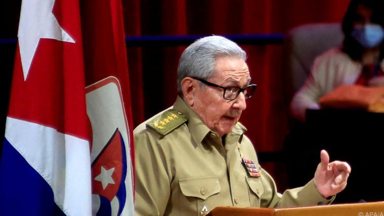 Raúl Castro tritt am Montag als Parteichef ab.