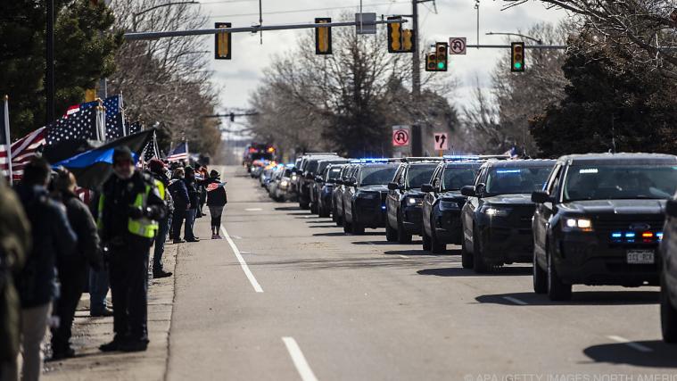 Trauerzug in Boulder nach Supermarkt-Massaker.