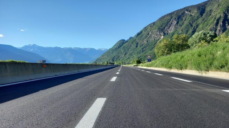 Besonderes Material für den Straßenbelag der MeBo bei Nals und Terlan soll eine längere Haltbarkeit garantieren und weniger Lärm beim Befahren der Straße verursachen.