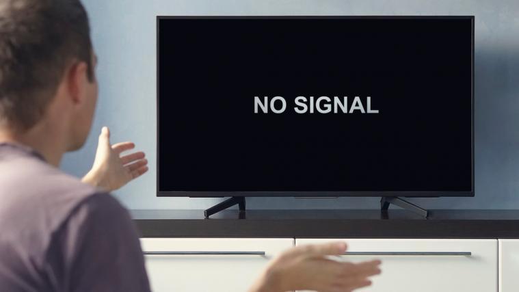 Bleibt der Bildschirm schwarz? Die technische Umstellung bei den TV-Sendern werden nicht alle Geräte schaffen.