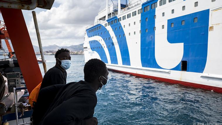 Das Schiff „Sea Watch-4“ hat weitere Migranten an Bord genommen. Die Anzahl der Flüchtlinge auf dem Schiff beträgt nun 214.