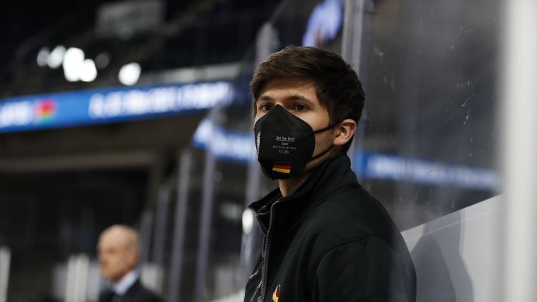 Der 32-jährige Brixner Simon Seyr arbeitet seit 2013 als Physiotherapeut für den Deutschen Eishockey Bund (DEB).