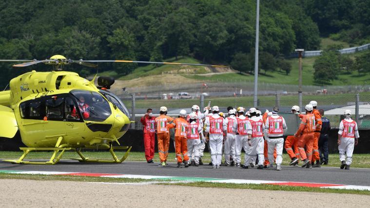 Der schwer gestürzte Dupasquier musste anschließend mit dem Helikopter ins Krankenhaus transportiert werden.