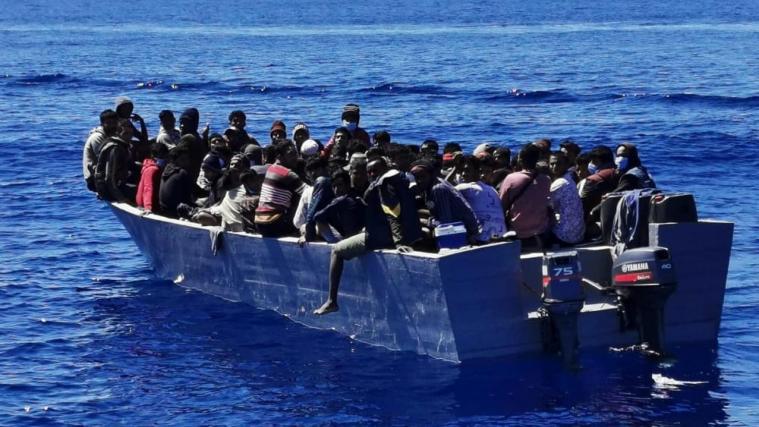 Die Insel Lampedusa ist mit einer Flüchtlingswelle konfrontiert.
