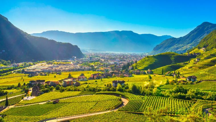 Die Quarantänepflicht entfällt bei Einreise nach Italien aus einem EU-Land, dem Schengenraum sowie aus Israel, Großbritannien und Nordirland ab Sonntag, 16. Mai. Auch Südtirol freut sich.