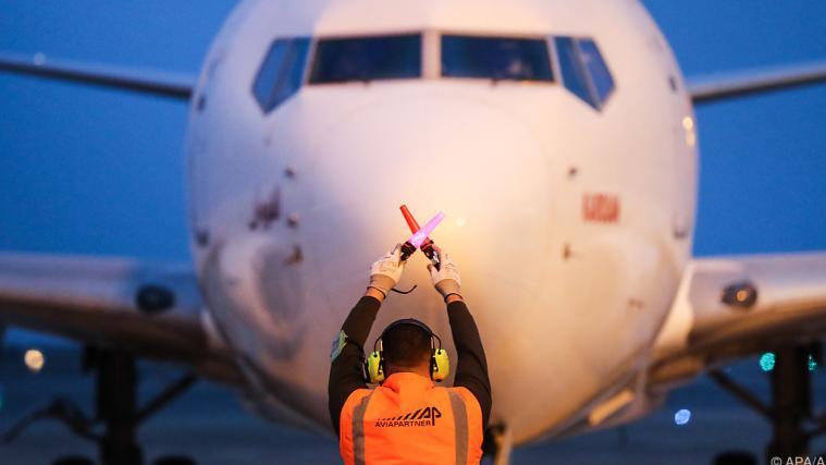 Eine Boeing 737 am Flughafen von Nizza.