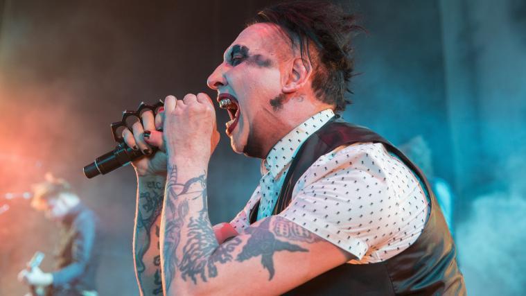 Gegen Marilyn Manson liegt ein Haftbefehl wegen Vorwürfen von Körperverletzung vor.