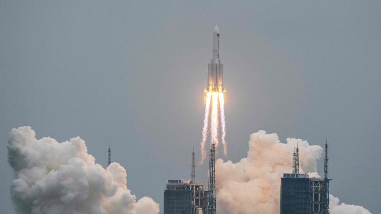 Im Bild eine Rakete des Typs „Langer Marsch 7“. Eine solche Rakete startete am Samstag vom Raumfahrtbahnhof Wenchang.