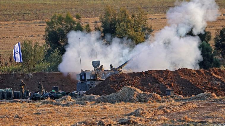 Israels Armee greift Islamisten in Gaza an.
