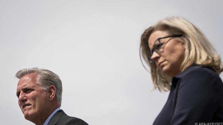 Kevin McCarthy machte sich für eine Absetzung Liz Cheneys (im Bild) stark.