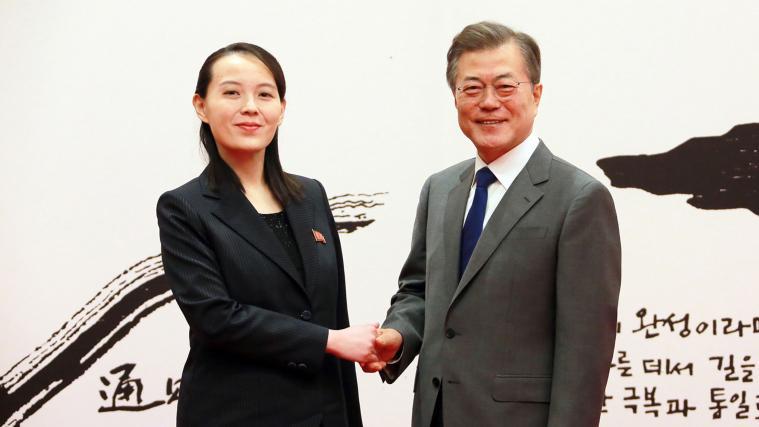 Kim Yo-jong, hier mit Südkoreas Präsident Moon Jae-in, drohte dem Nachbarland.