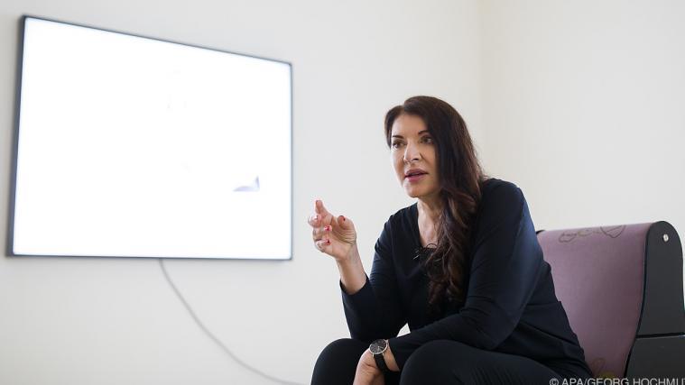 Marina Abramovic wird in Wien (2018) interviewt..