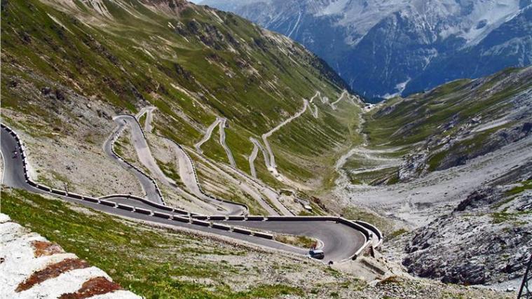 Das Verkehrsmonitoring auf der Straße aufs Stilfserjoch soll laut Landesrat Alfreider Daten als Basis für künftige Entscheidungen in punkto Mobilität liefern.
