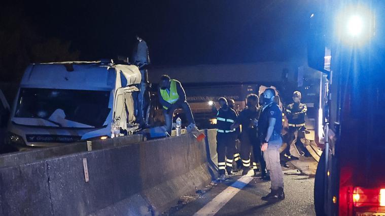 Der gepanzerte Wagen, der auf der Autobahn A1 bei Modena Süd Ziel der Räuber war.