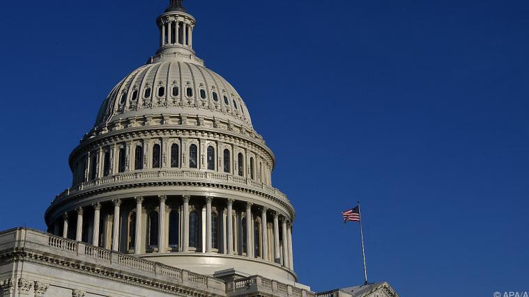 Der Gesetzentwurf fordert, alle Statuen von Personen aus dem Kapitol zu entfernen, die freiwillig den Konföderierten Staaten von Amerika gedient haben.