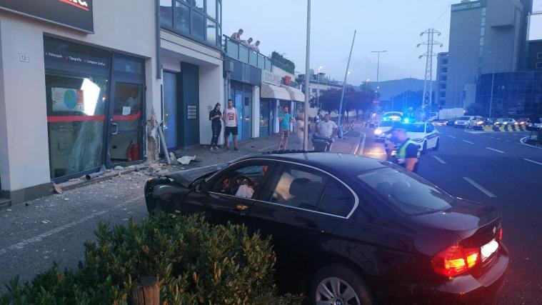 Ein Bild der Zerstörung: Der verunfallte BMW.