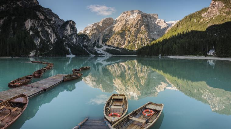 Eine Bootsfahrt am Pragser Wildsee endete mit einem Schrecken.
