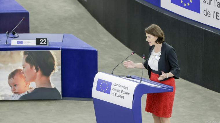 Europaministerin Edtstadler will "konkrete Ergebnisse".
