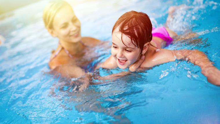 Hier erfahren Sie, wie Sie ihre Kinder auf die beginnende Badesaison vorbereiten können.