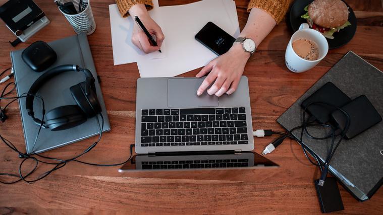 Homeoffice könnte vielerorts der neue Arbeitsstandard werden. Die Umstellung wäre auch gut für die Umwelt – wenn die Voraussetzungen stimmen.