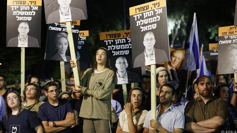 Israels Nationalisten machen gegen die neue Regierung mobil.