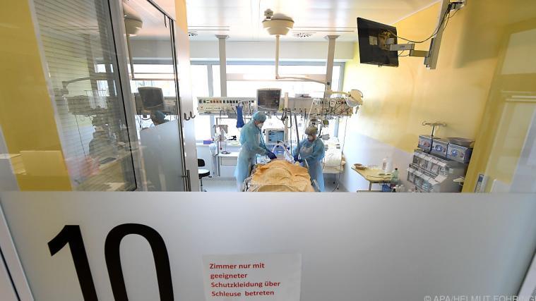 Noch knapp über 300 Covid-Patienten liegen in Spitälern in Österreich.