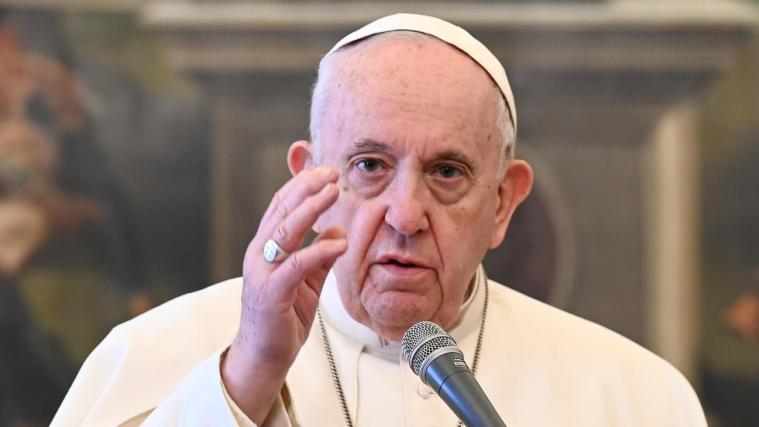 Papst Franziskus hat ein 6-jähriges Mädchen empfangen, das vor 2 Jahren von einem Mafia-Killer angeschossen worden war.