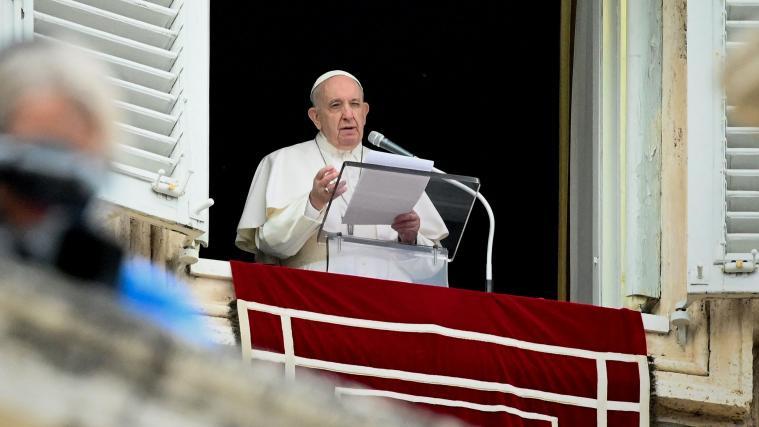 Papst Franziskus hat nach dem Angelus-Gebet am Sonntag der toten Kinder in Kanada gedacht.