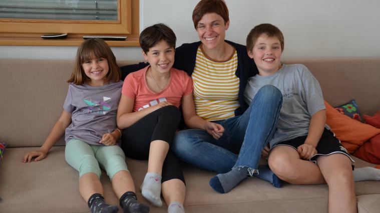 Paula, Sara und Daniel Nössing (v.l.) mit ihrer Mutter Silke Bachmann.