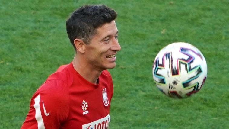 Robert Lewandowski ist Kapitän und Torjäger von Polen.