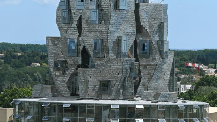 Turm von Frank Gehry im neuen LUMA-Ausstellungskomplex in Arles.