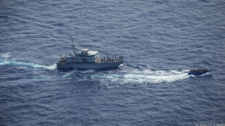 81 Migranten wurden gerettet, im Boot befanden sich aber auch 3 Leichen.