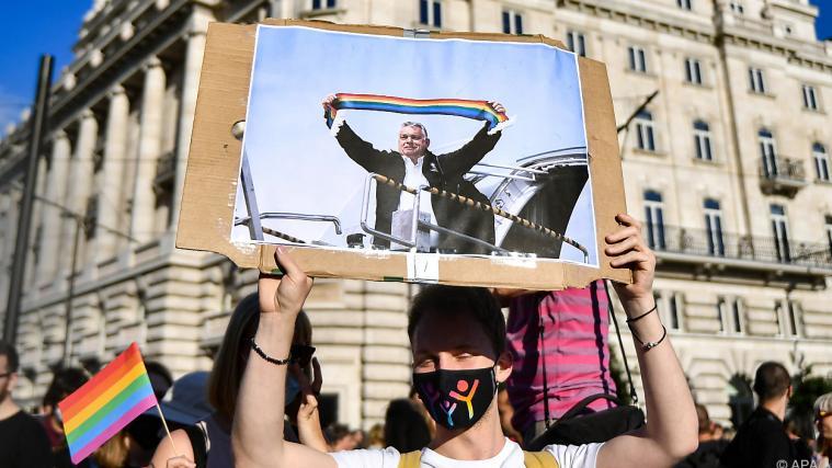 Auch Orban hat einen Platz unter dem Regenbogen.