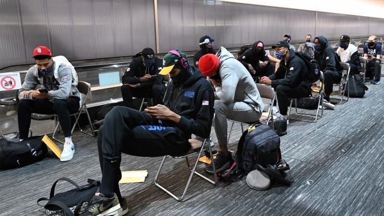 Auf dem Flughafen in Narita heißt es vor allem eines: Warten. Das blieb auch den Basketball-Stars der USA nicht erspart.