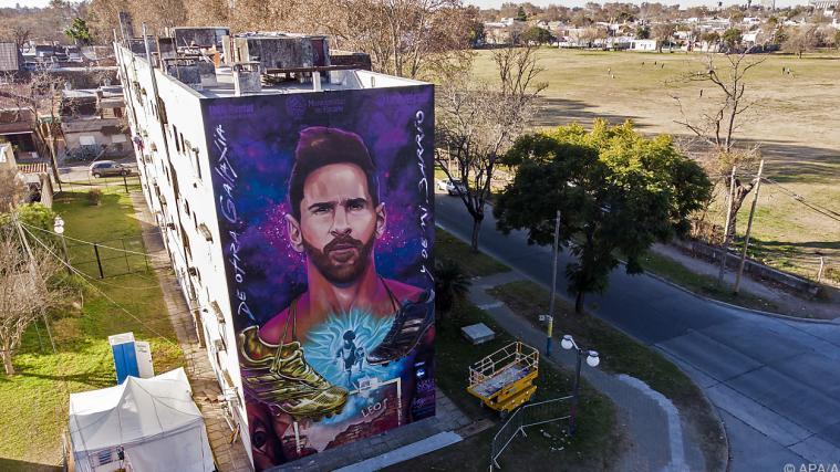 Der Fußball-Superstar Messi wurde auf einer Hauswand in seiner Geburtsstadt verewigt.