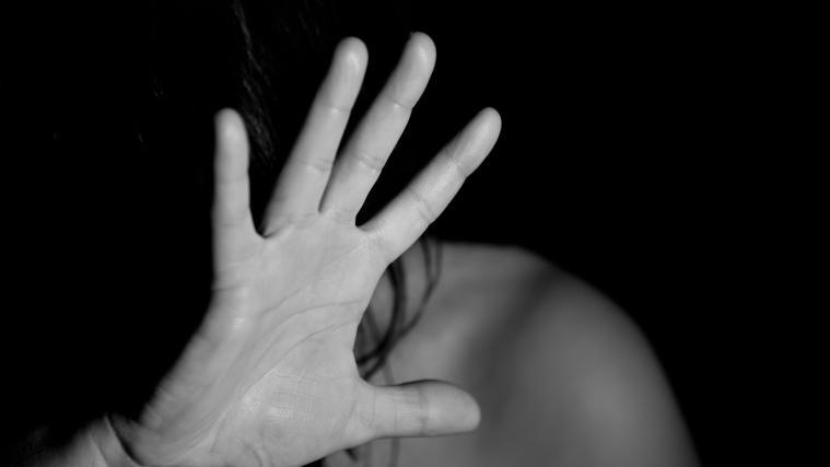 Der Mann wurde festgenommen. Er hatte eine Frau sexuell belästigt.