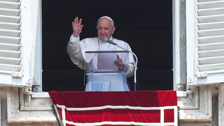 Der Papst am Sonntag beim Angelus-Gebet – wenige Stunden vor seinem OP-Termin.