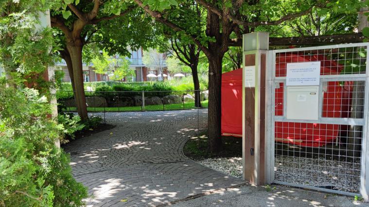 Die Bluttat ereignete sich am Sonntag im Park beim Lorenzerhof in Lana.