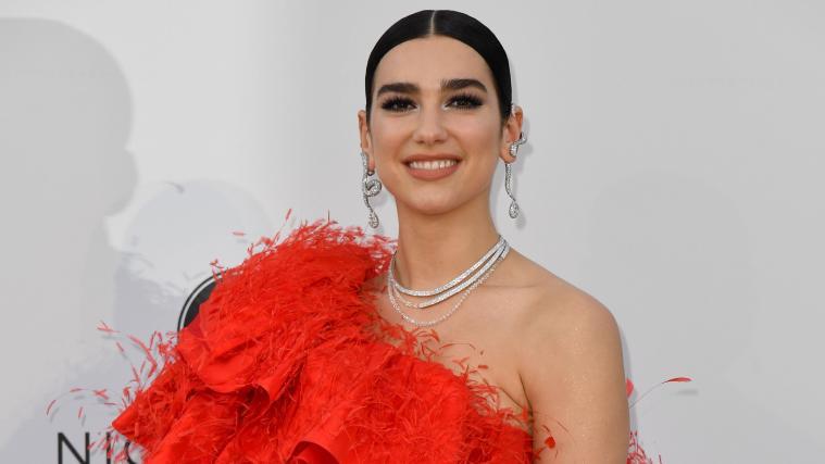 Dua Lipa soll nach Medienberichten erstmals als Schauspielerin vor die Kamera treten.