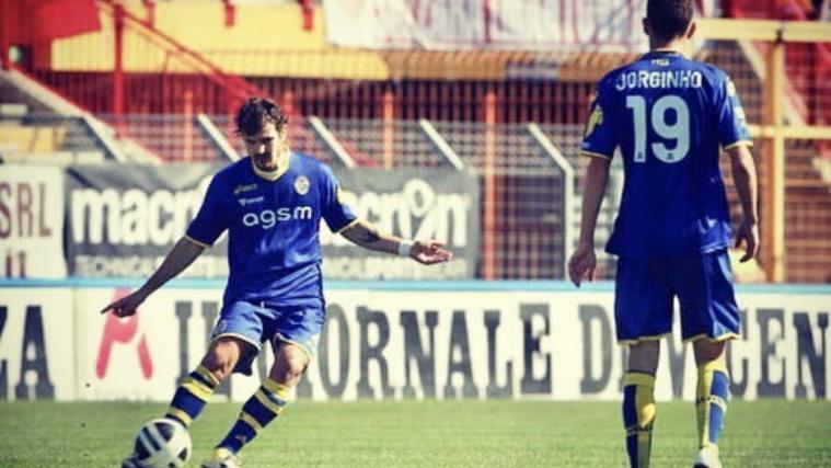 Ein Bild aus gemeinsamen Tagen in Verona: Simon Laner (l.) und Jorginho (r.)