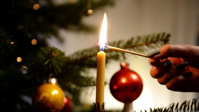 Eine Familie in Nordsachsen hat ihr großes Weihnachtsessen im Hochsommer nachgeholt.