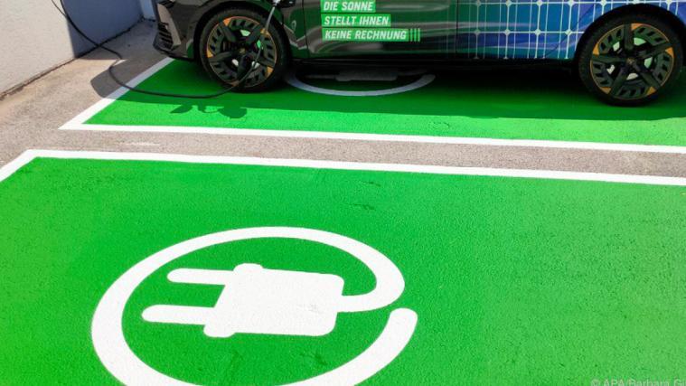 Elektroautos gewinnen bei den Neuzulassungen an Fahrt.