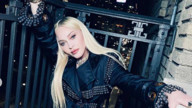 Im Rechtsstreit um die Vormundschaft für Britney Spears hat ihre Kollegin Madonna mit drastischen Worten Unterstützung bekundet.