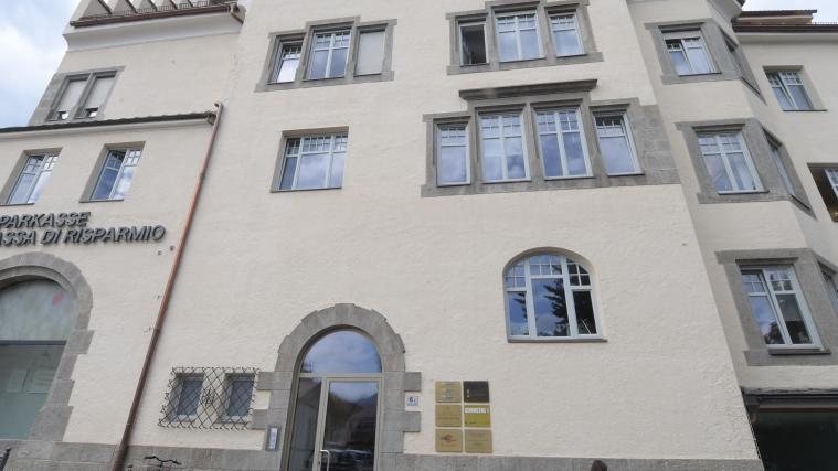 In diesem Haus in Bruneck hat sich in der Nacht auf Mittwoch die Bluttat zugetragen. DLife-LO